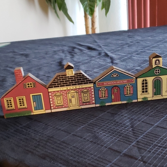 Shop Village Buildings/Shelf Sitters or Hanger. - Picture 2 of 8